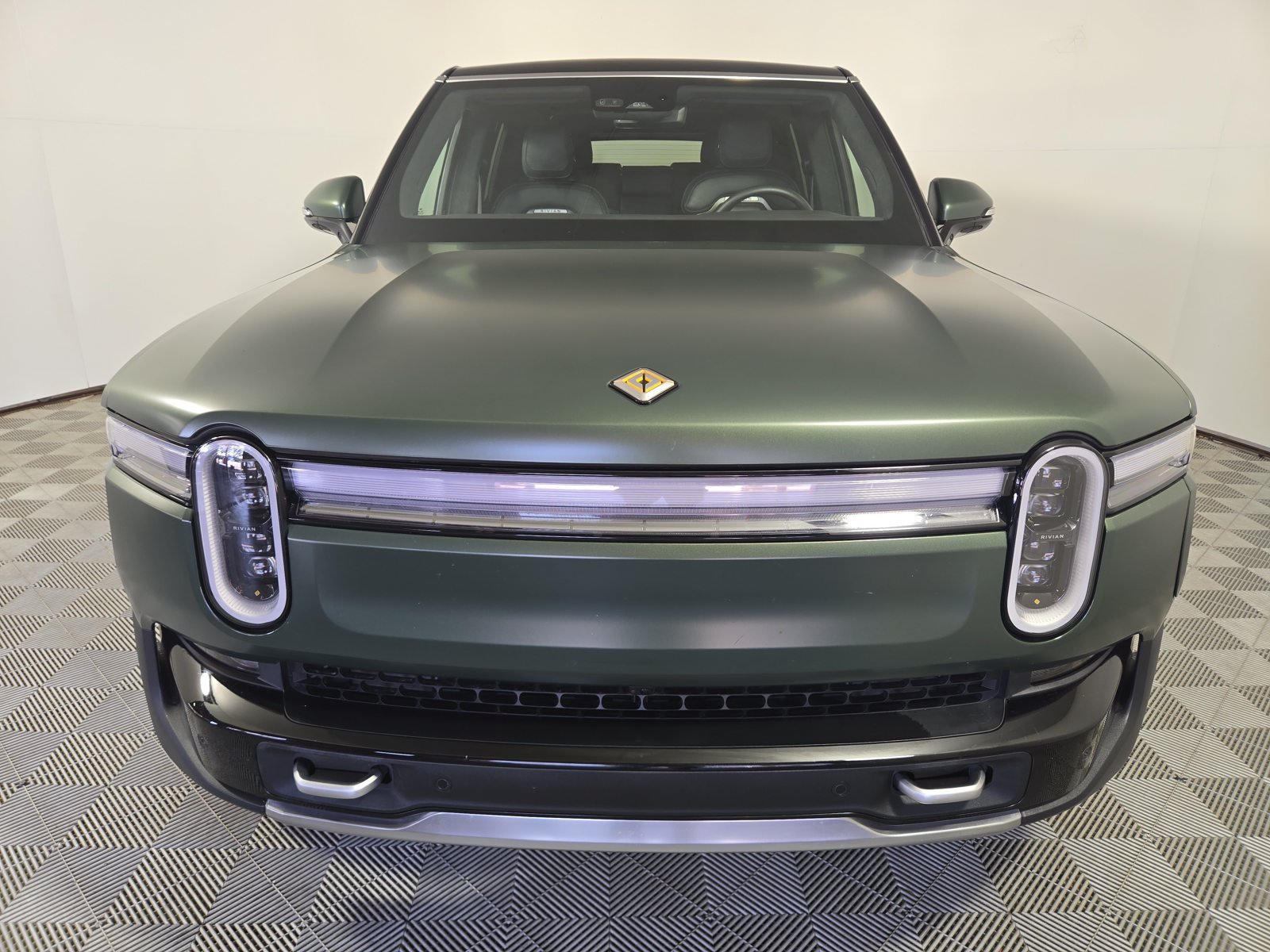 Used 2025 Rivian R1S Adventure Dual AWD/4WD image 8