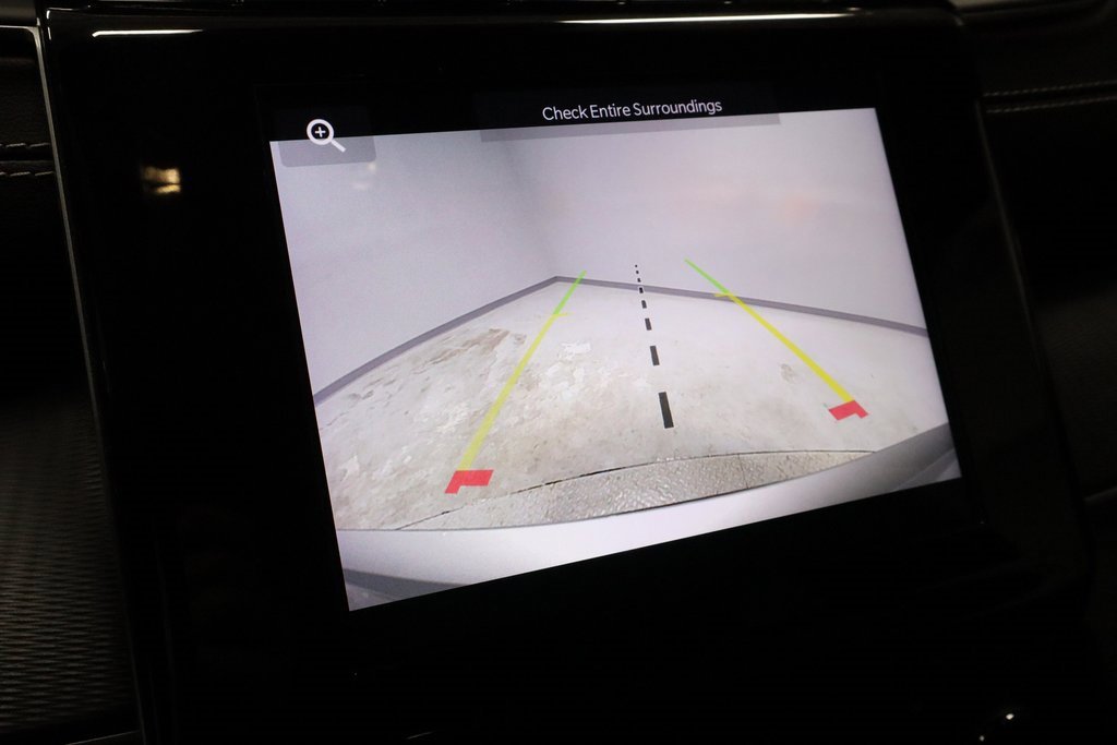 Used 2024 Jeep Grand Cherokee L Laredo image 3