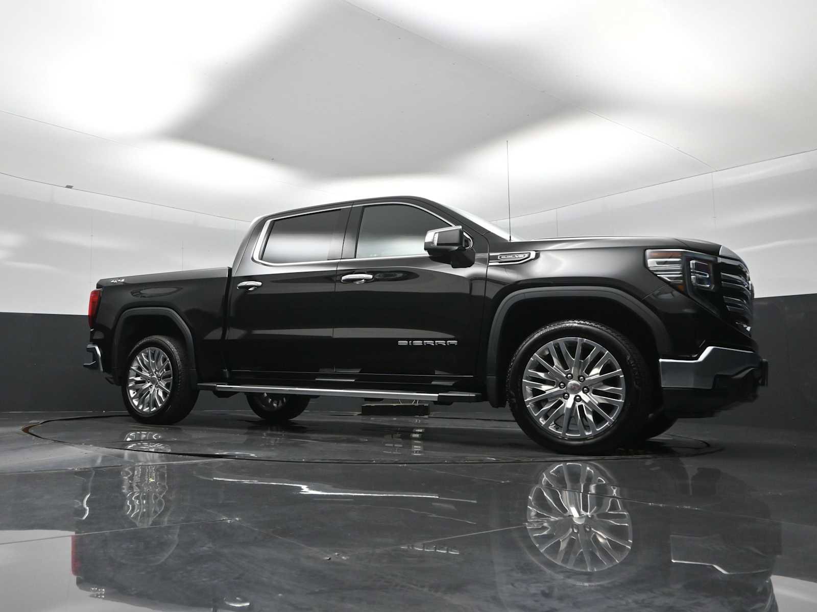 Used 2024 GMC Sierra 1500 SLT w/ SLT Convenience Package AWD/4WD image 16