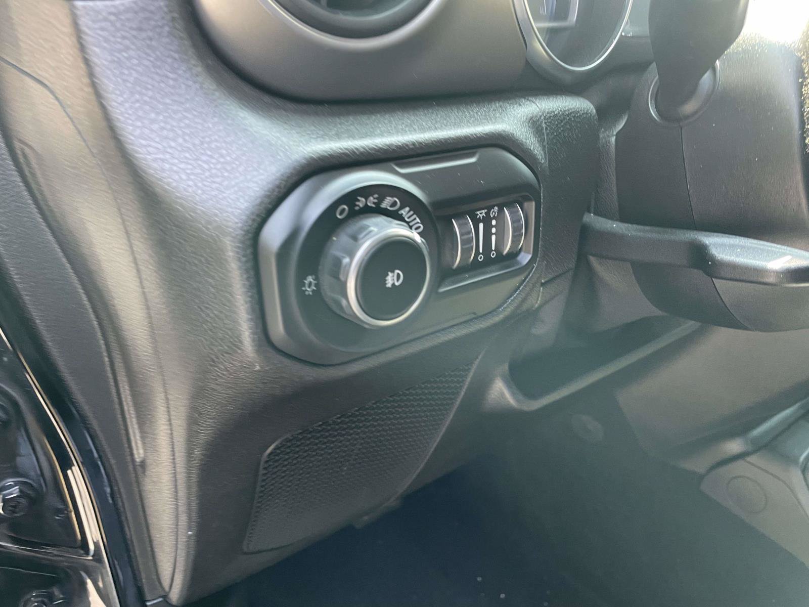 Used 2018 Jeep Wrangler Sport AWD/4WD image 15