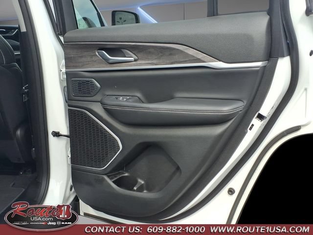 Used 2023 Jeep Grand Cherokee Limited AWD/4WD image 31
