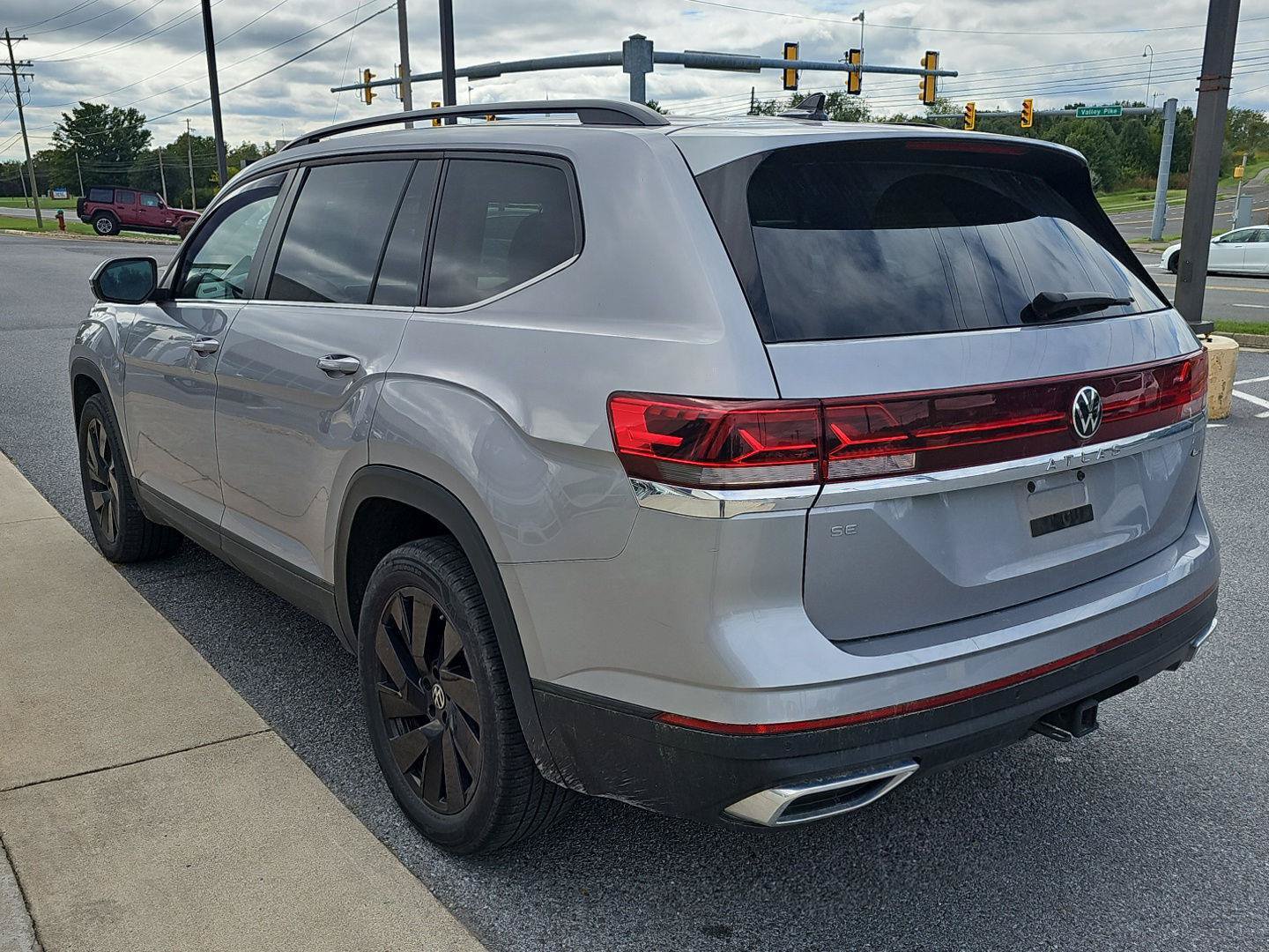 Used 2024 Volkswagen Atlas SE AWD/4WD image 30