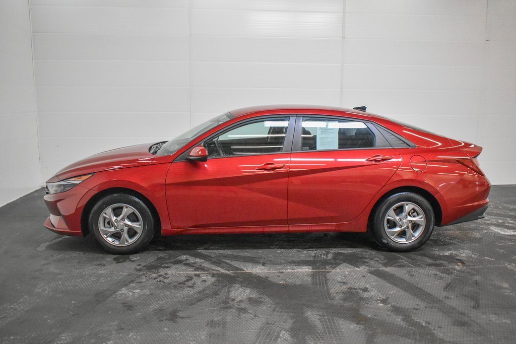 Used 2023 Hyundai Elantra SE w/ Preferred Accessory Package image 4