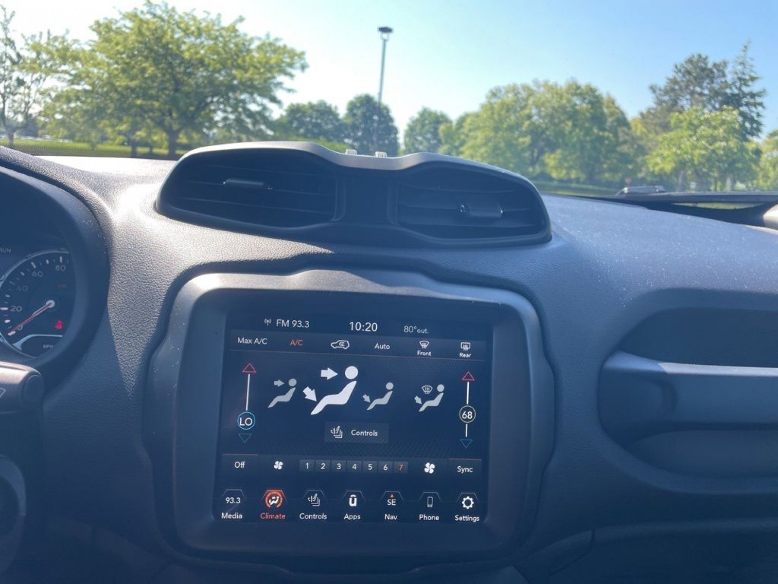 Used 2022 Jeep Renegade Altitude w/ Convenience Group AWD/4WD image 10