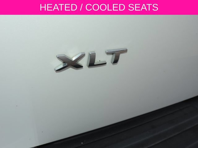 Used 2016 Ford Expedition XLT w/ Equipment Group 202A RWD image 12