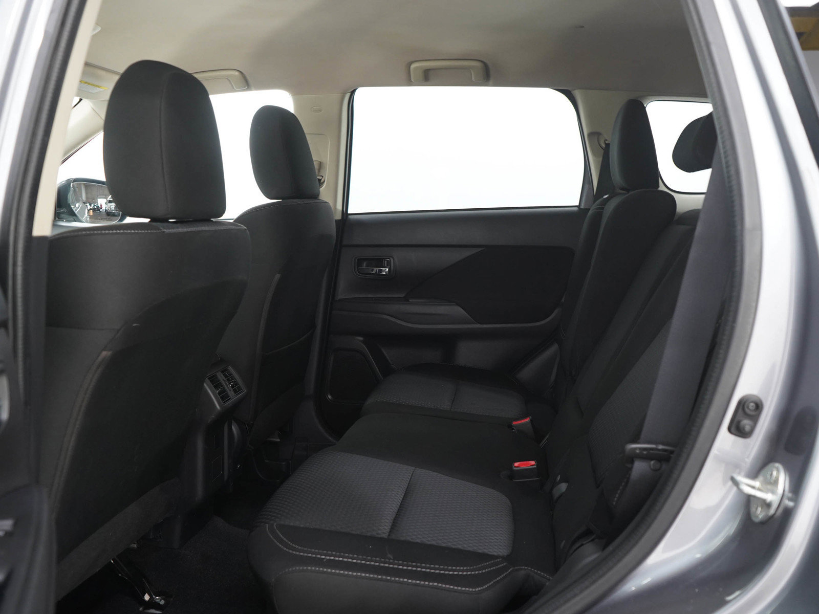 Used 2019 Mitsubishi Outlander ES AWD/4WD image 15