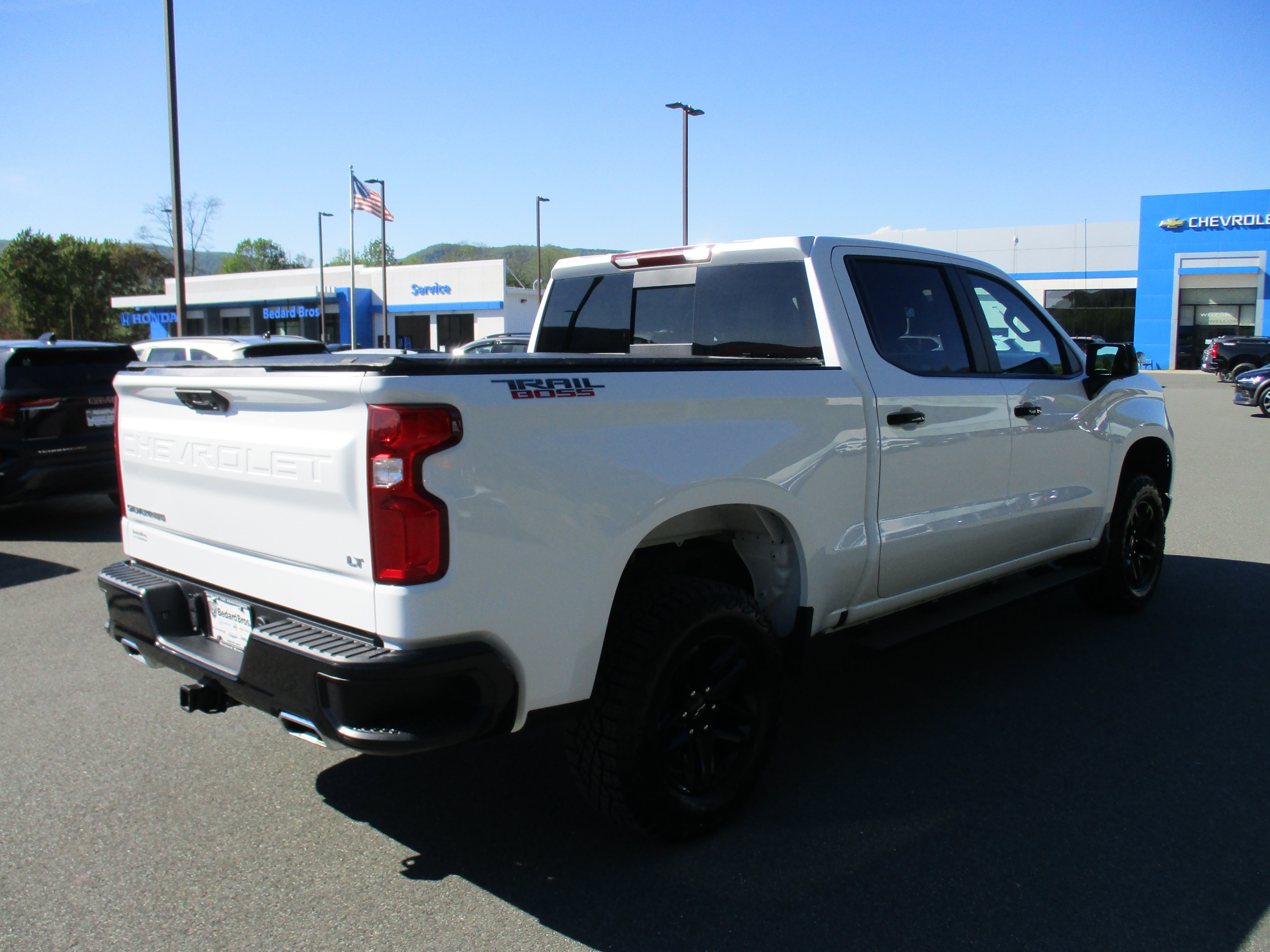Used 2025 Chevrolet Silverado 1500 LT Trail Boss w/ Convenience Package II AWD/4WD image 5