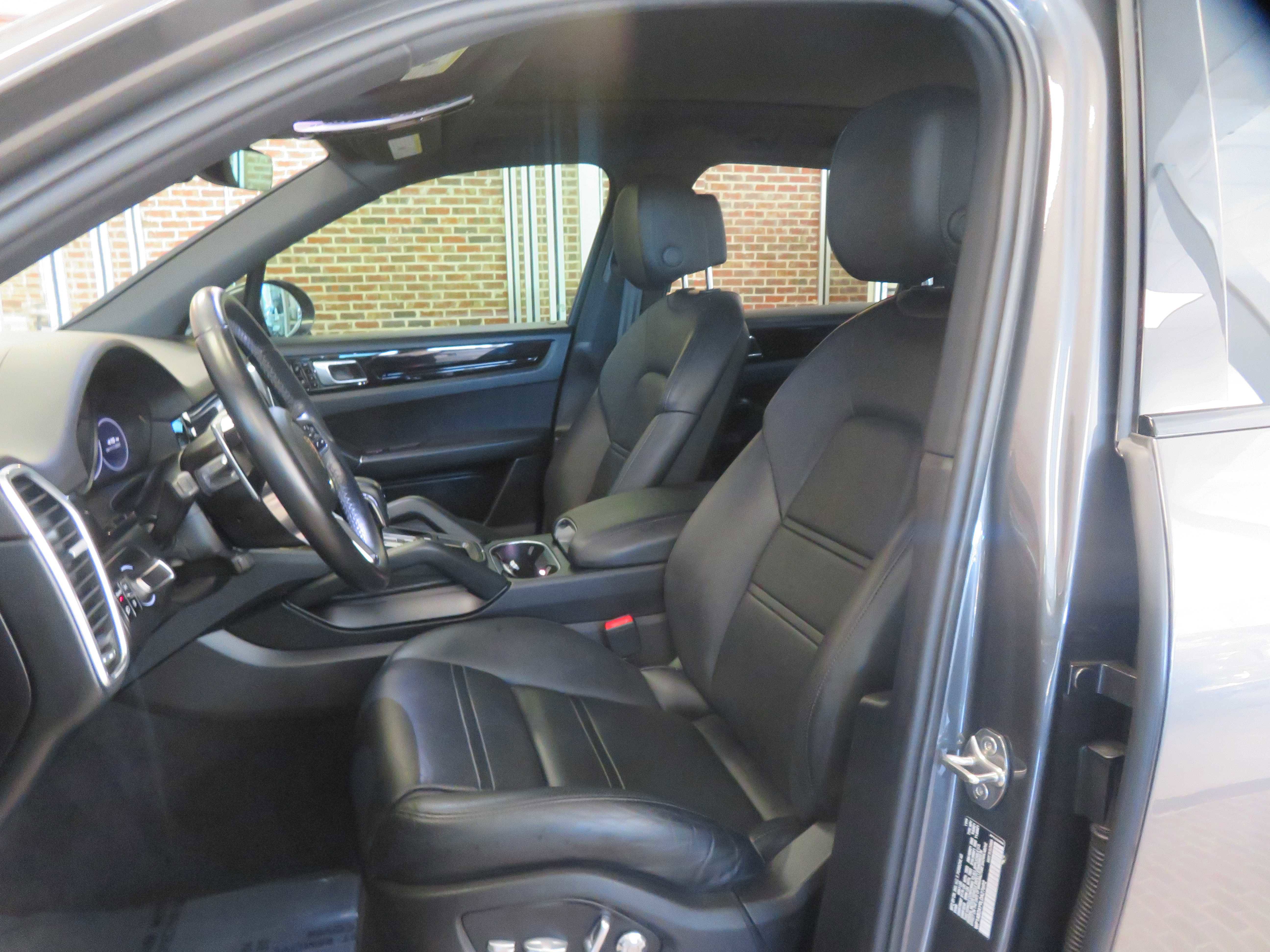 Used 2020 Porsche Cayenne S image 15