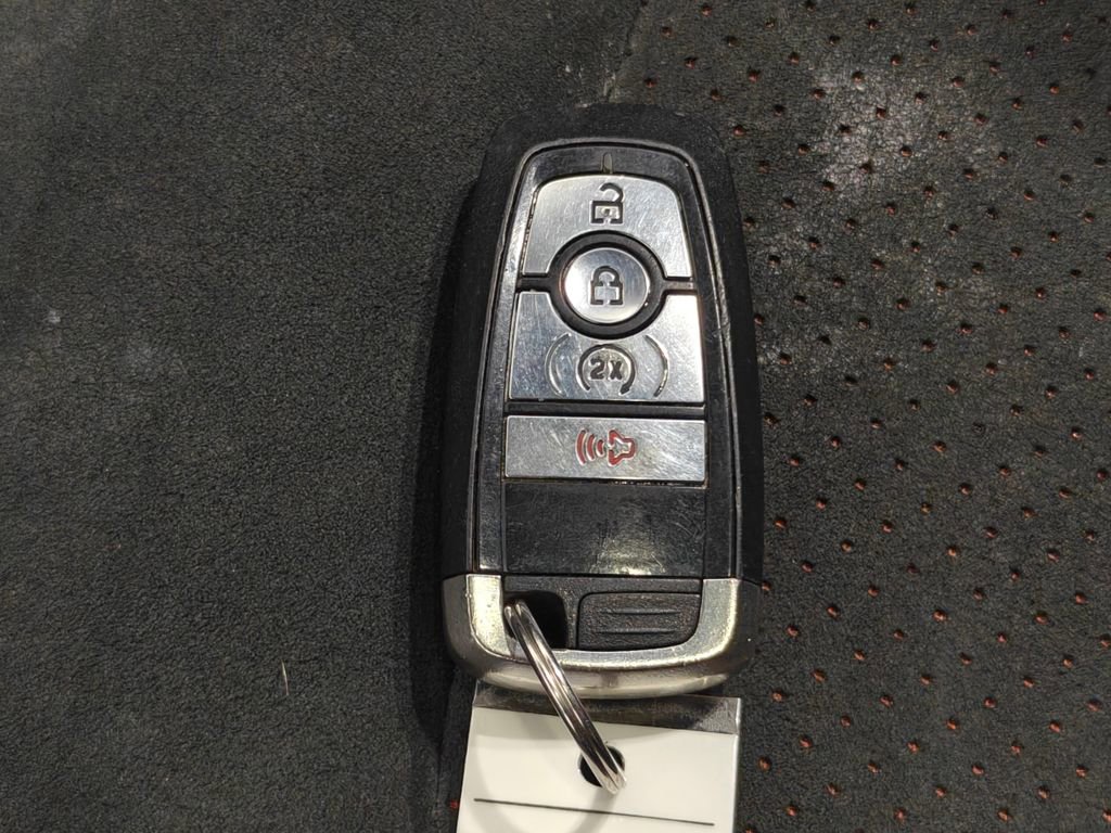 Used 2018 Ford Explorer XLT w/ XLT Appearance Package image 17