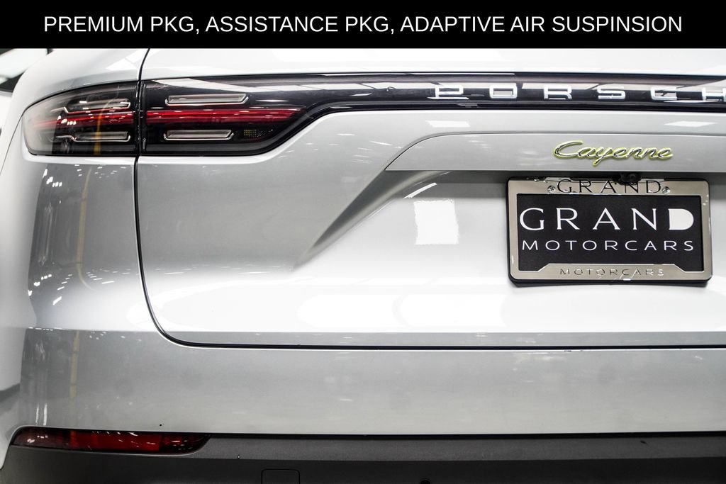Used 2023 Porsche Cayenne w/ Premium Package AWD/4WD image 17