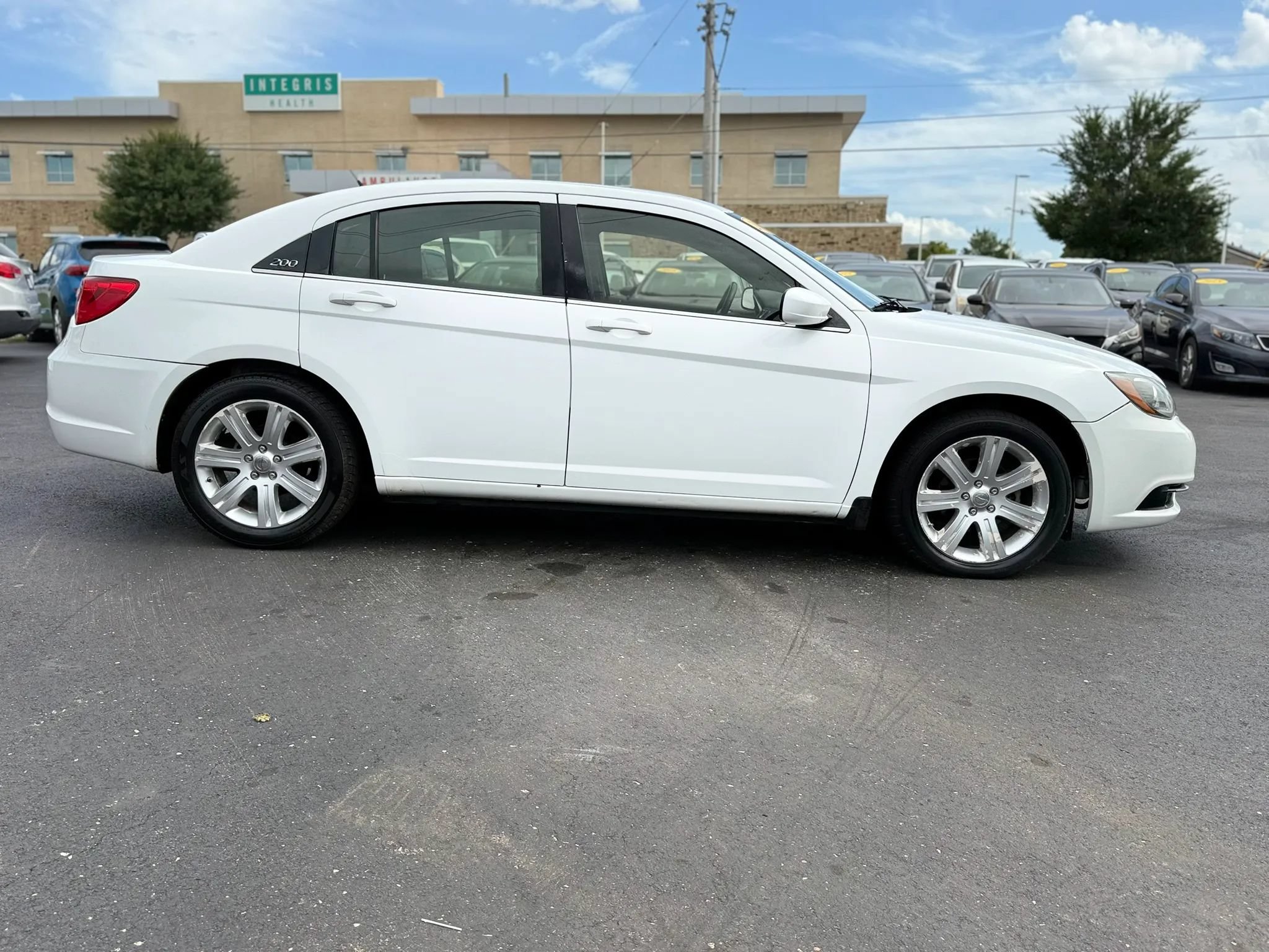 Used 2013 Chrysler 200 Touring FWD image 2
