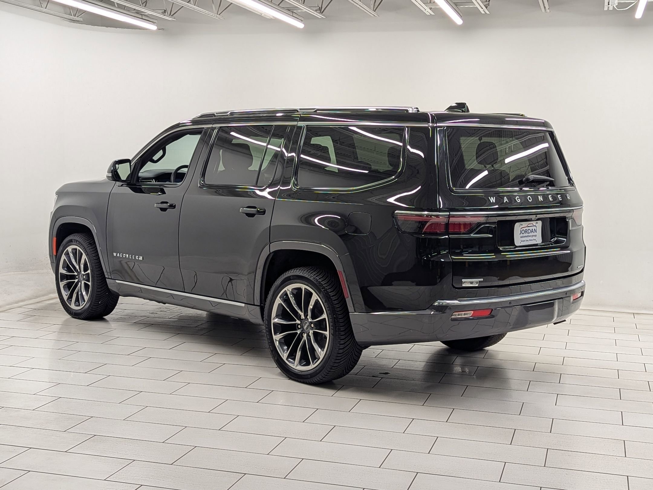 Used 2022 Jeep Wagoneer Series III w/ Premium Group I image 2