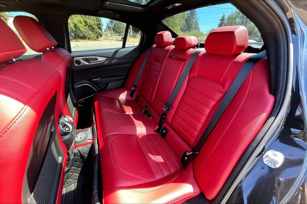 Used 2022 Alfa Romeo Giulia Veloce RWD image 20