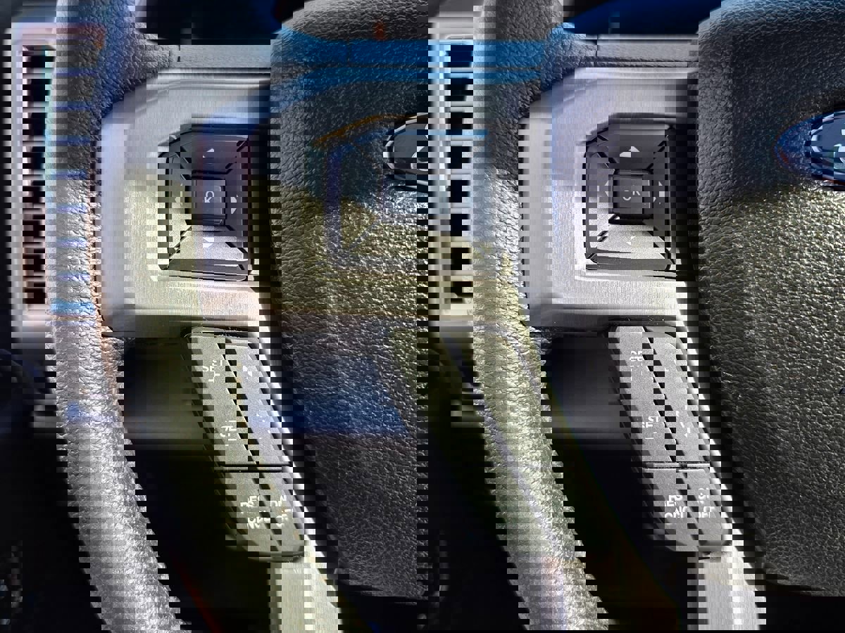 Used 2015 Ford F150 Platinum w/ Equipment Group 701A Luxury image 34