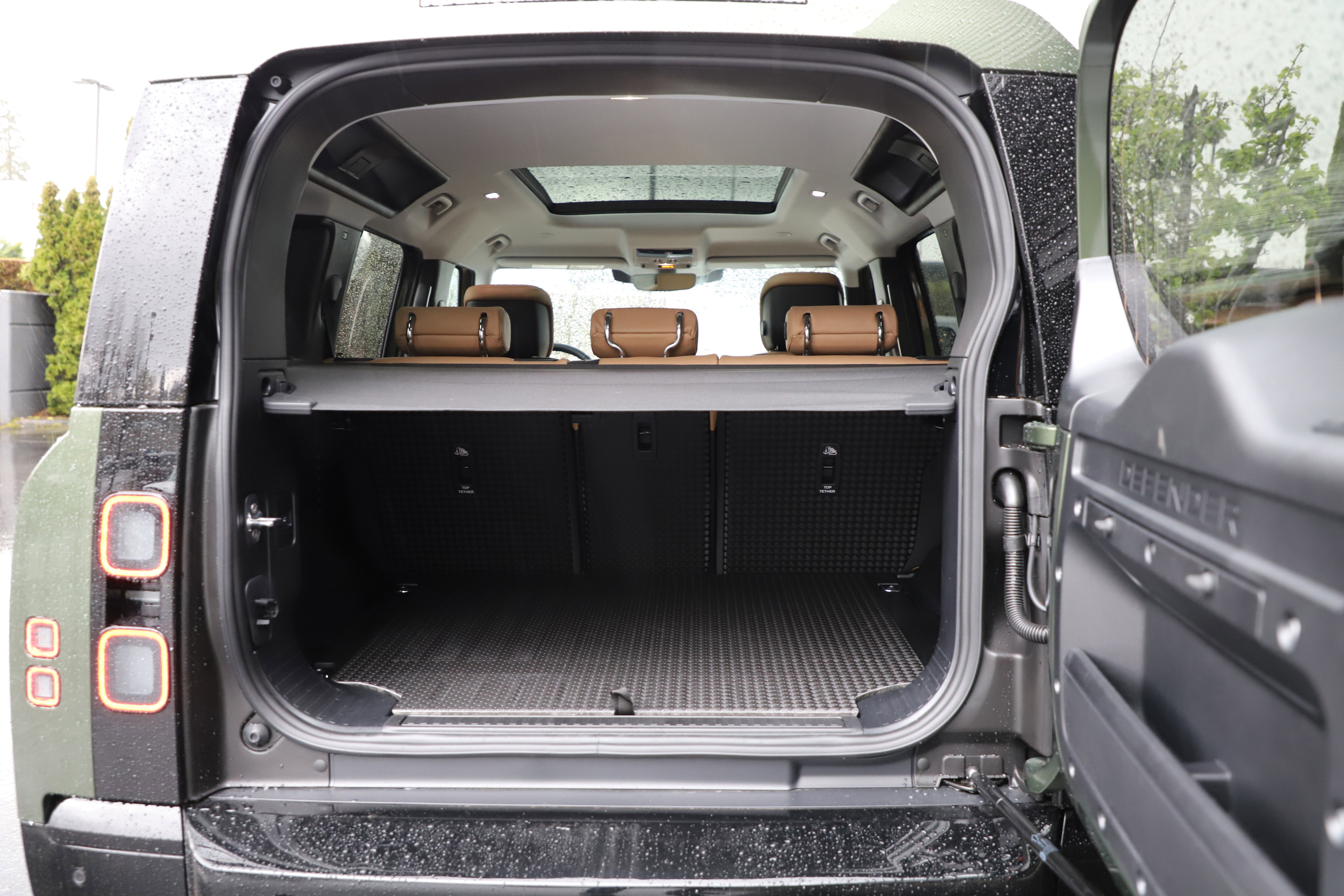 New 2026 Land Rover Defender 110 X-Dynamic SE AWD/4WD image 16