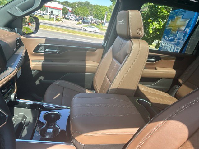 New 2026 Chevrolet Suburban High Country AWD/4WD image 14