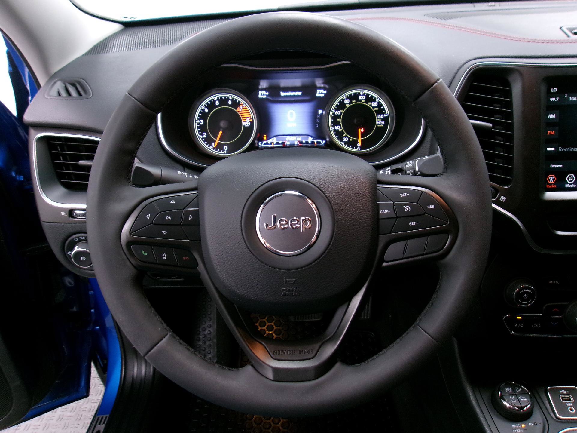 Used 2022 Jeep Cherokee Trailhawk AWD/4WD image 6