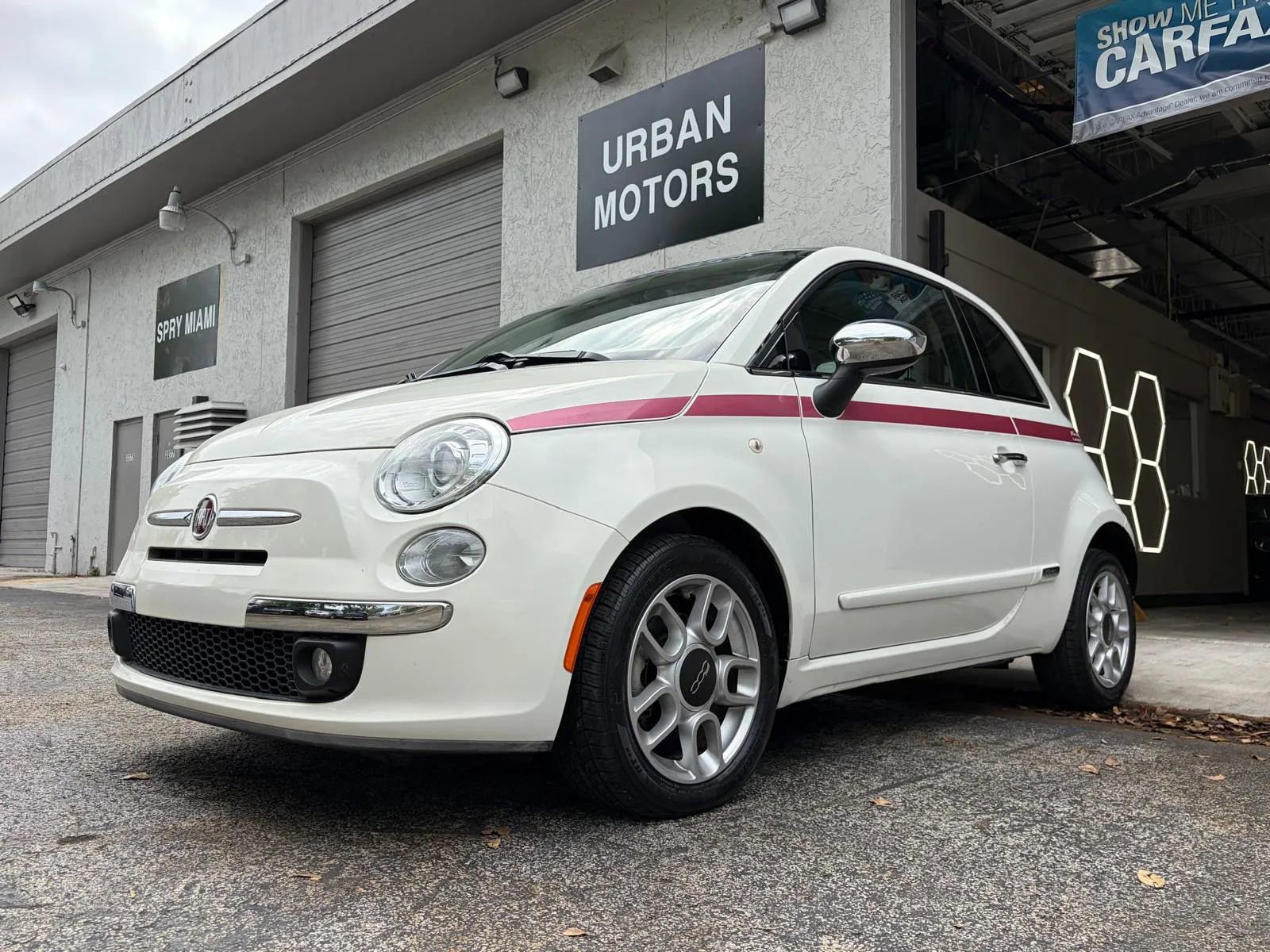 Used 2012 FIAT 500 Lounge w/ Pink Ribbon Special Edition image 6
