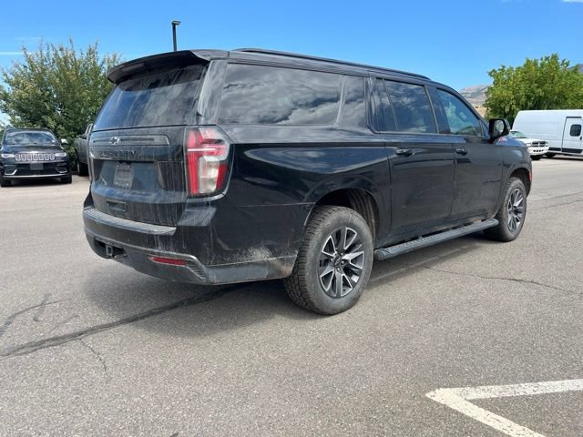Used 2022 Chevrolet Suburban Z71 w/ Luxury Package AWD/4WD image 3