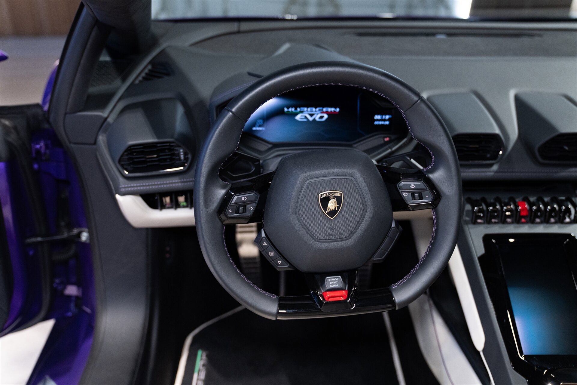 Used 2023 Lamborghini Huracan EVO RWD image 9