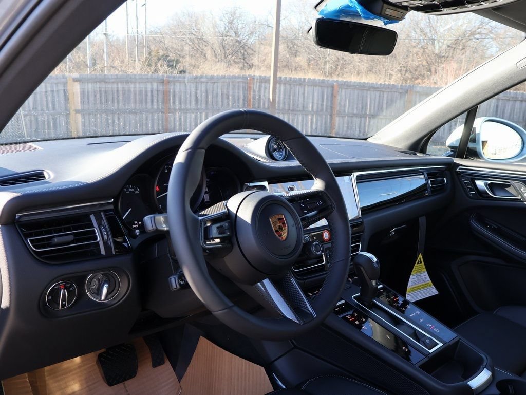 Certified 2026 Porsche Macan Turbo AWD/4WD image 4