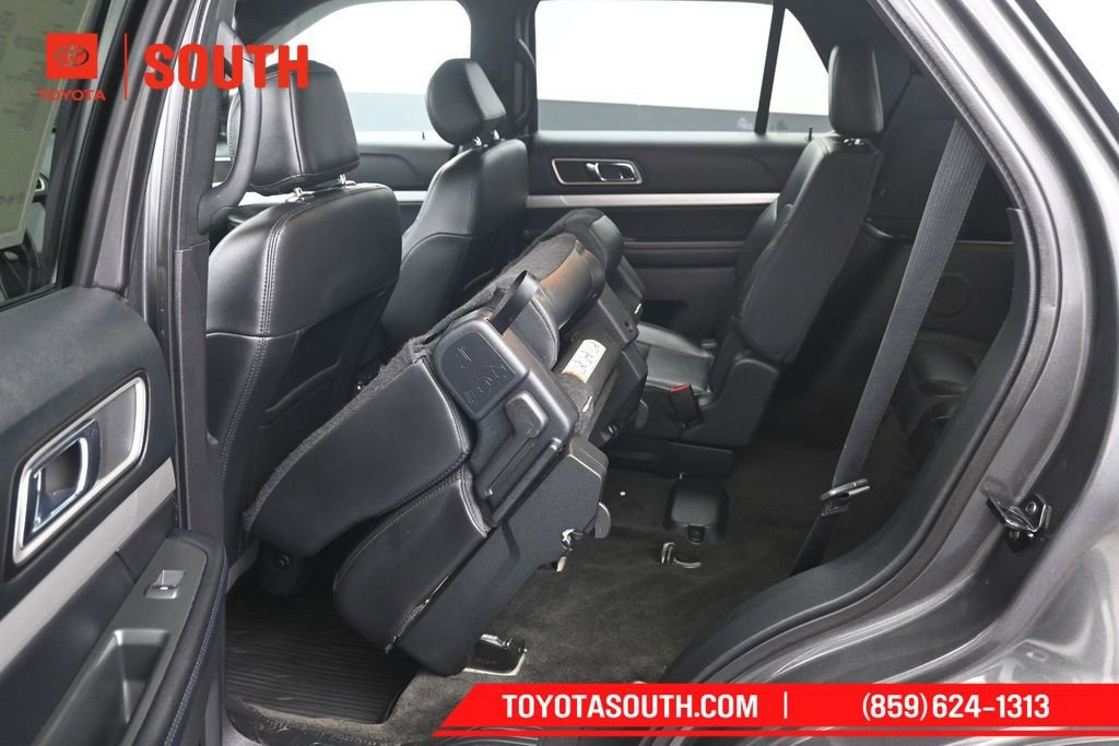 Used 2017 Ford Explorer XLT w/ Equipment Group 202A FWD image 28