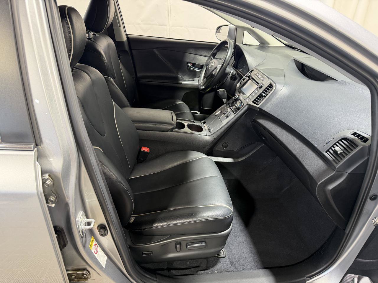 Used 2015 Toyota Venza Limited AWD/4WD image 10