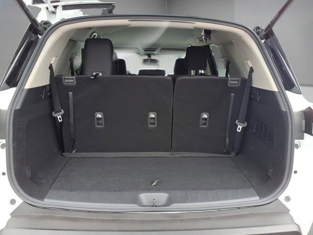 Used 2025 Nissan Pathfinder SV w/ Black Appearance Package image 11