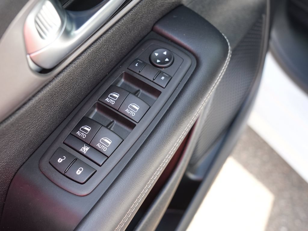Used 2025 Chrysler Pacifica Select FWD image 15