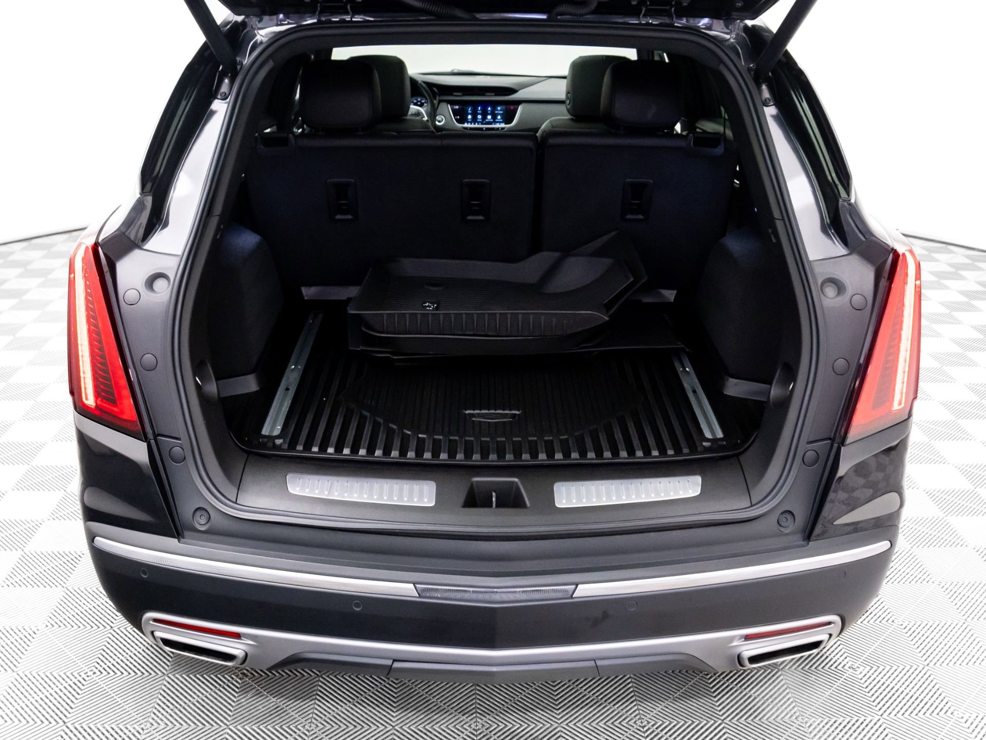 Used 2020 Cadillac XT5 Premium Luxury w/ LPO, Floor Liner Package image 32