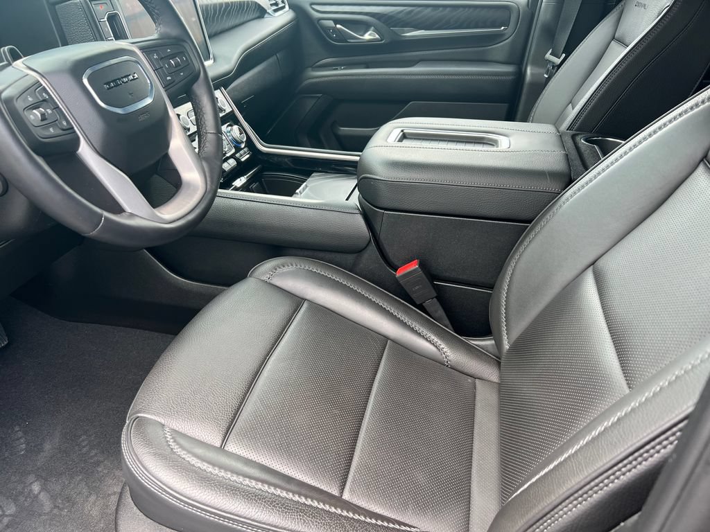 Used 2024 GMC Yukon Denali w/ Advanced Technology Package AWD/4WD image 11