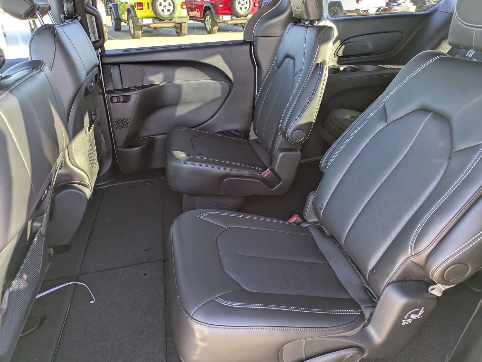 New 2026 Chrysler Pacifica Select image 13