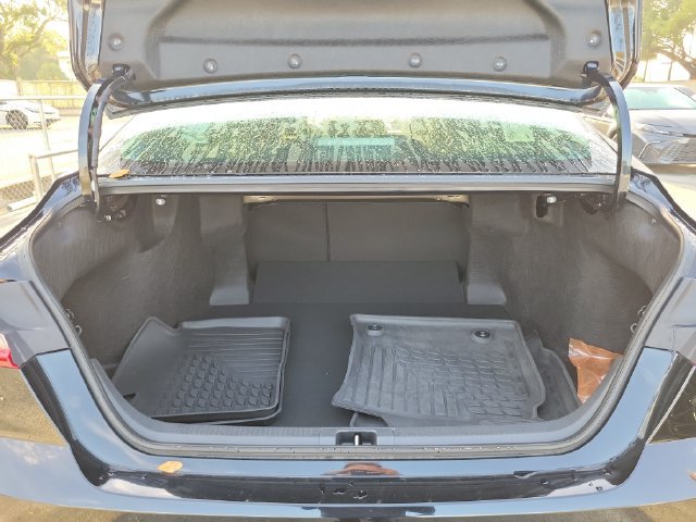 Used 2026 Toyota Camry Hybrid w/ Multimedia Upgrade Package FWD image 5