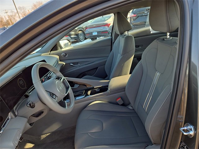 Certified 2025 Hyundai Elantra SEL image 22