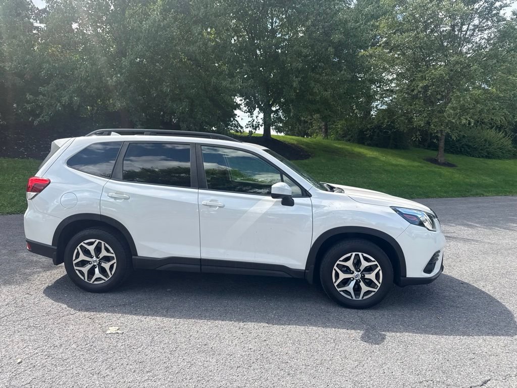 Used 2023 Subaru Forester Premium AWD/4WD image 2
