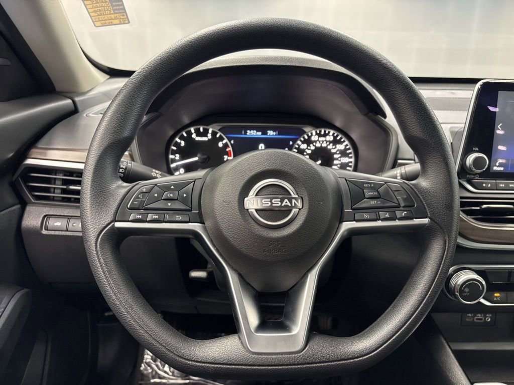 Used 2024 Nissan Altima 2.5 SV FWD image 32