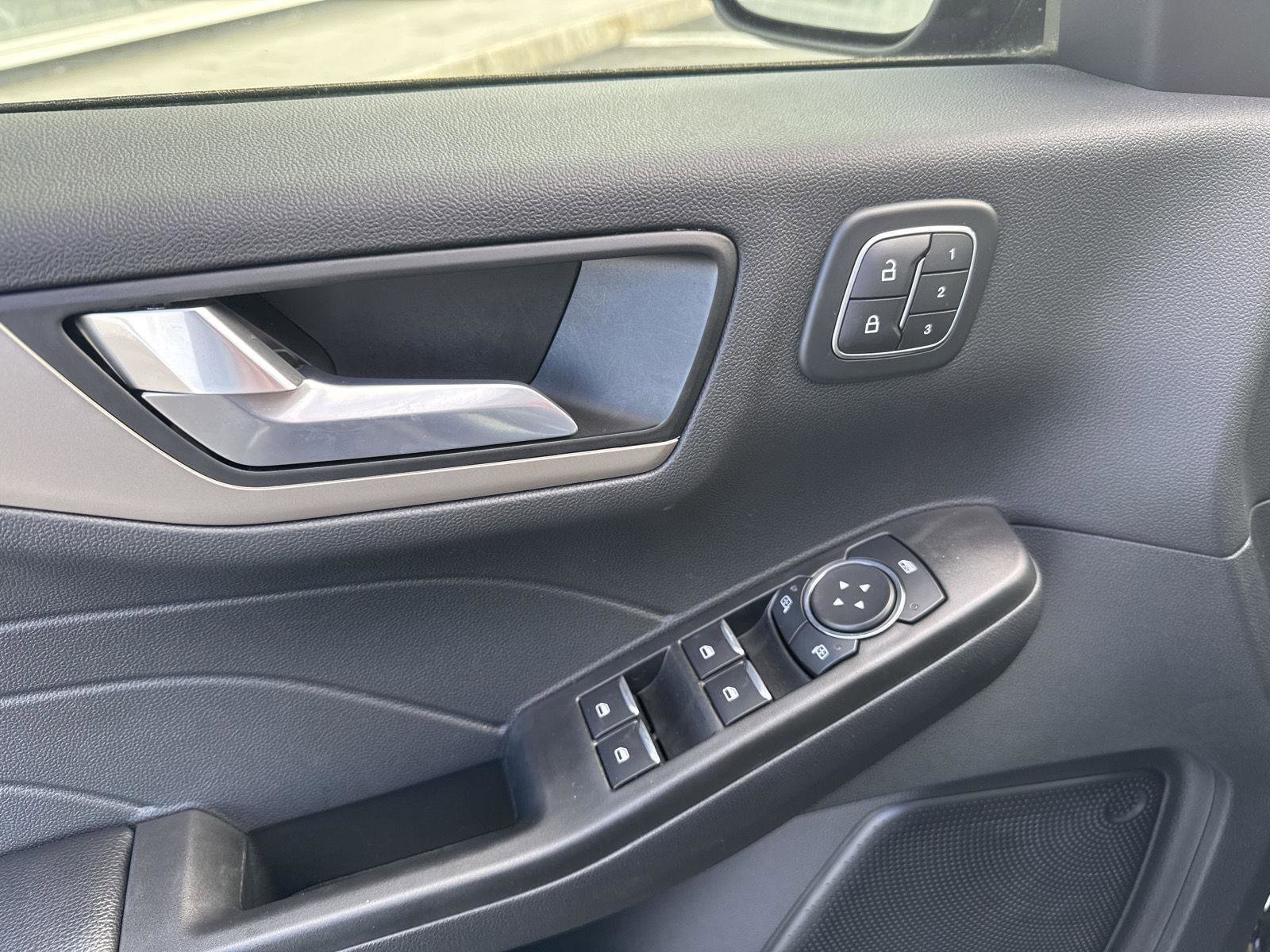 Used 2022 Ford Escape SEL w/ Technology Package image 23