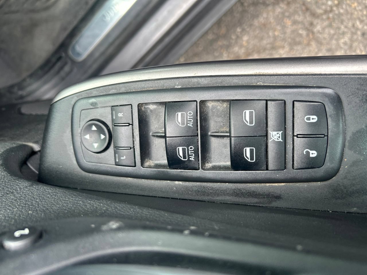 Used 2019 Jeep Cherokee Limited AWD/4WD image 16
