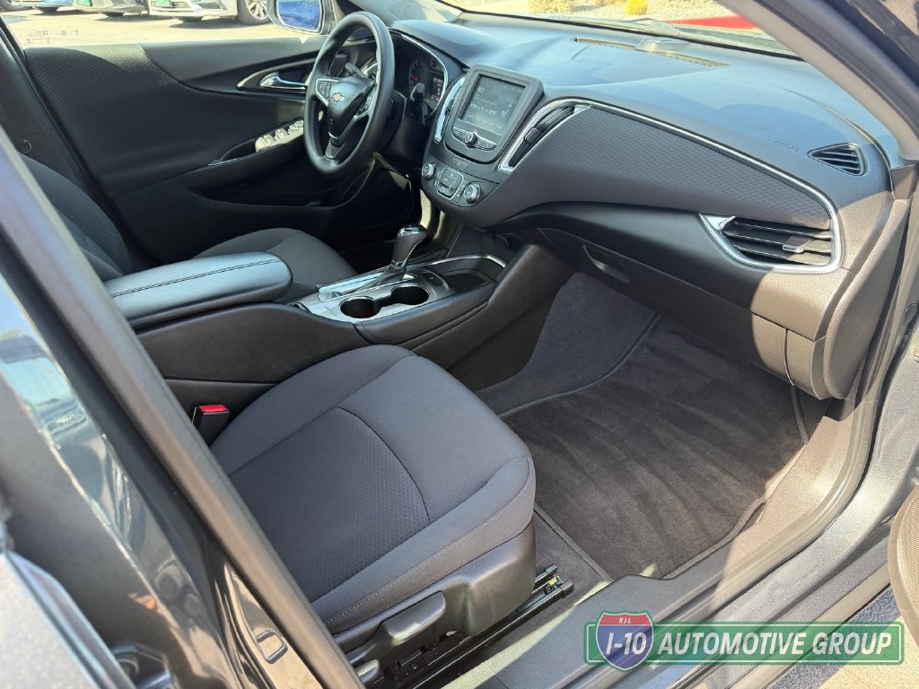 Used 2018 Chevrolet Malibu LT FWD image 31
