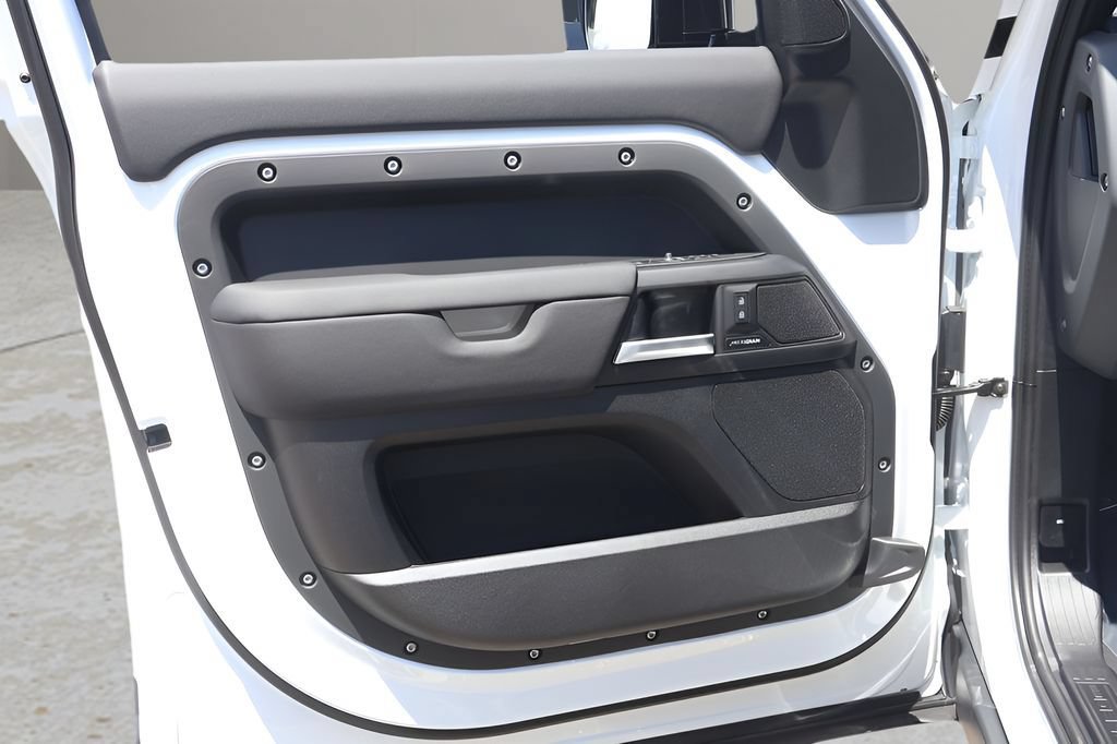 New 2026 Land Rover Defender 110 S AWD/4WD image 9
