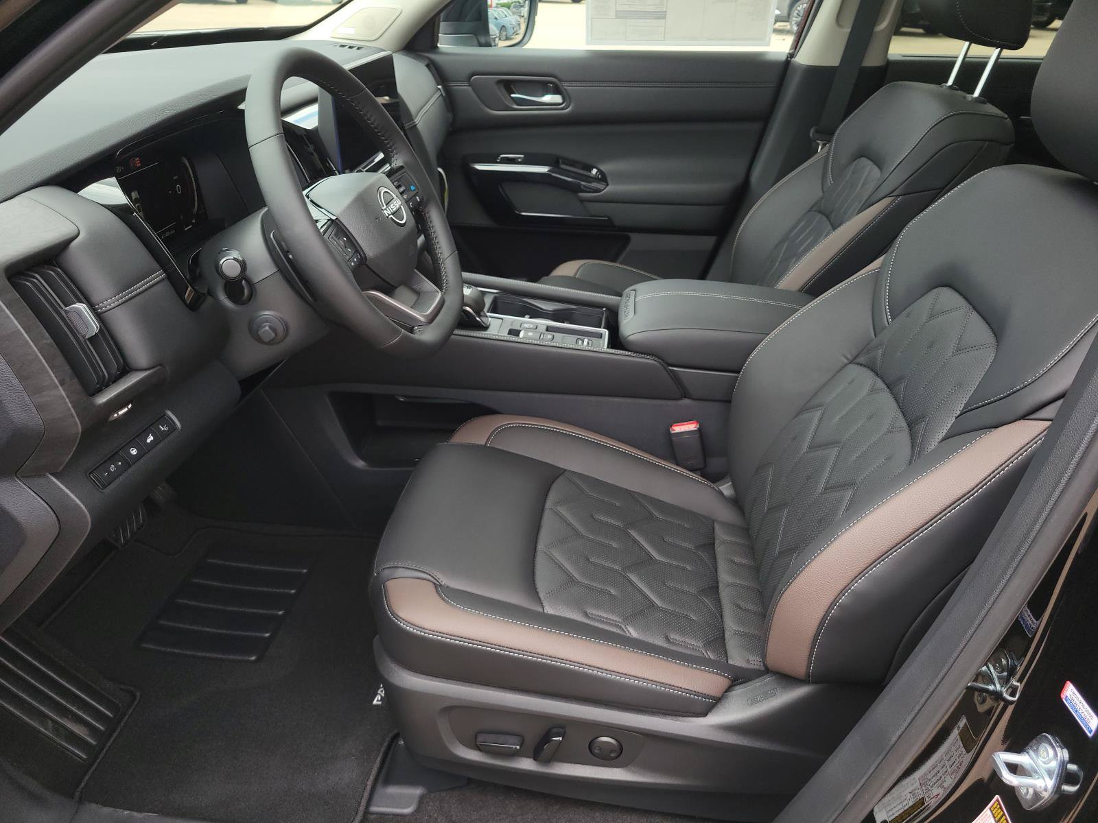 New 2026 Nissan Pathfinder Platinum w/ Cargo Package FWD image 20