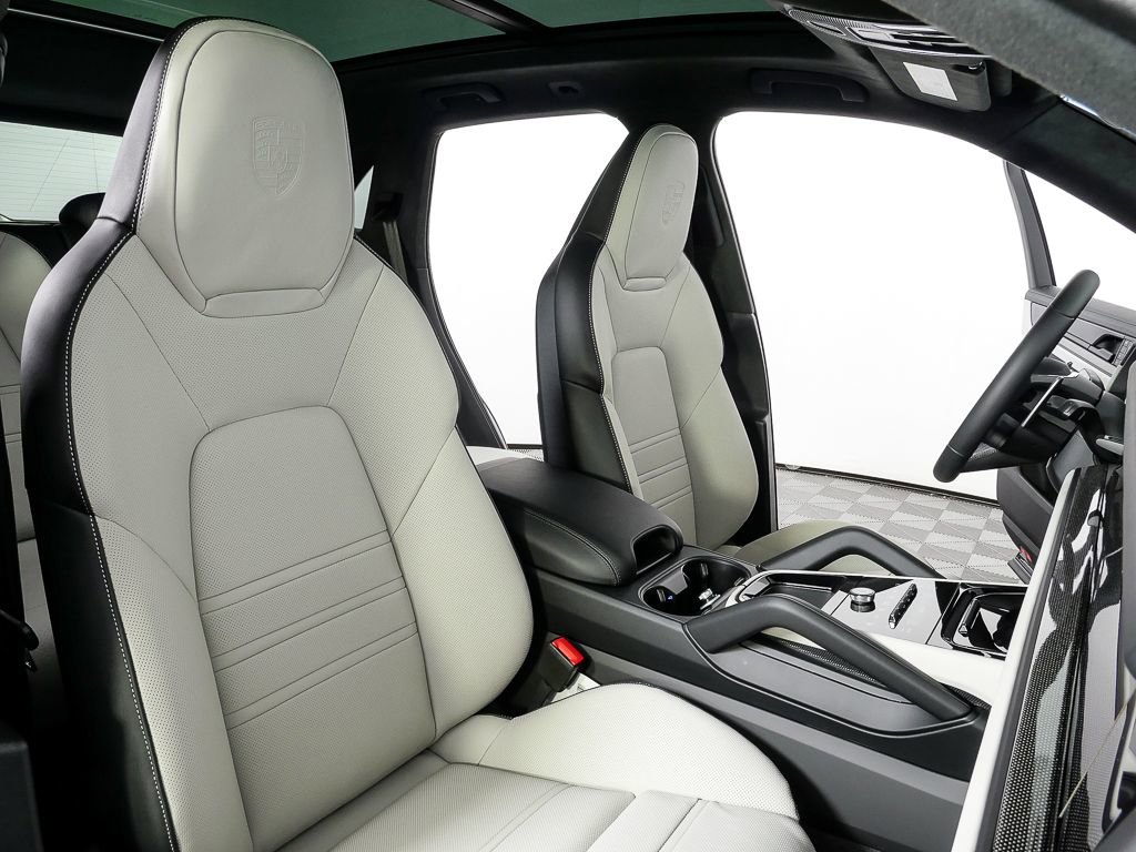 New 2026 Porsche Cayenne GTS image 25
