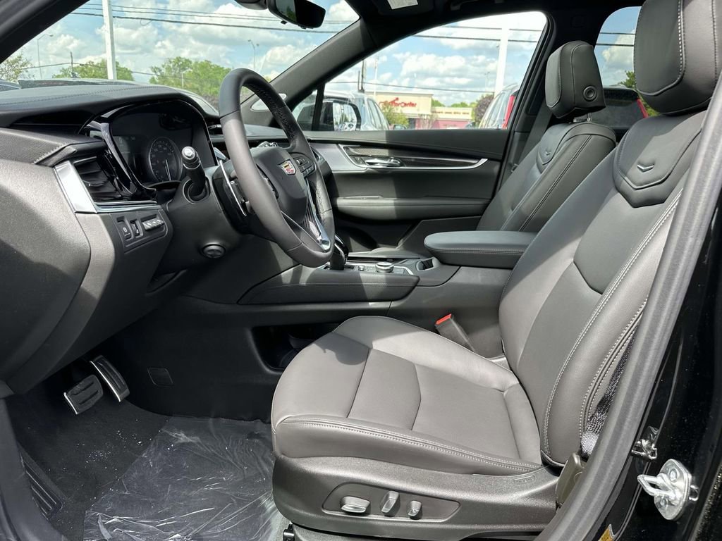 New 2025 Cadillac XT6 Sport w/ Technology Package AWD/4WD image 16