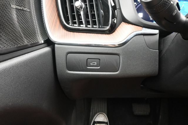 Used 2023 Volvo XC60 B5 Ultimate w/ Climate Package FWD image 28