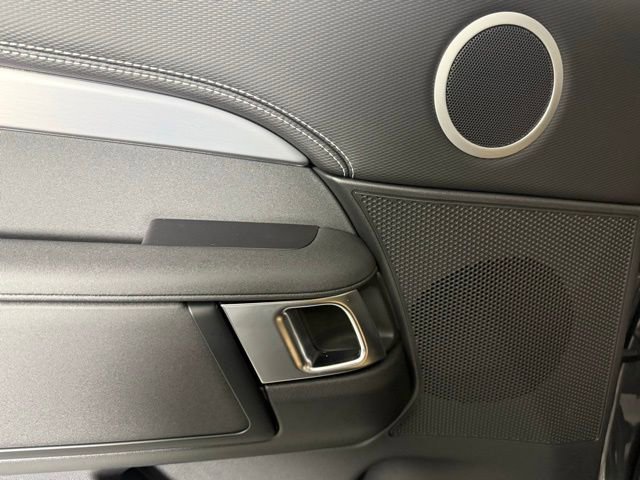 New 2026 Land Rover Discovery Limited Edition image 23