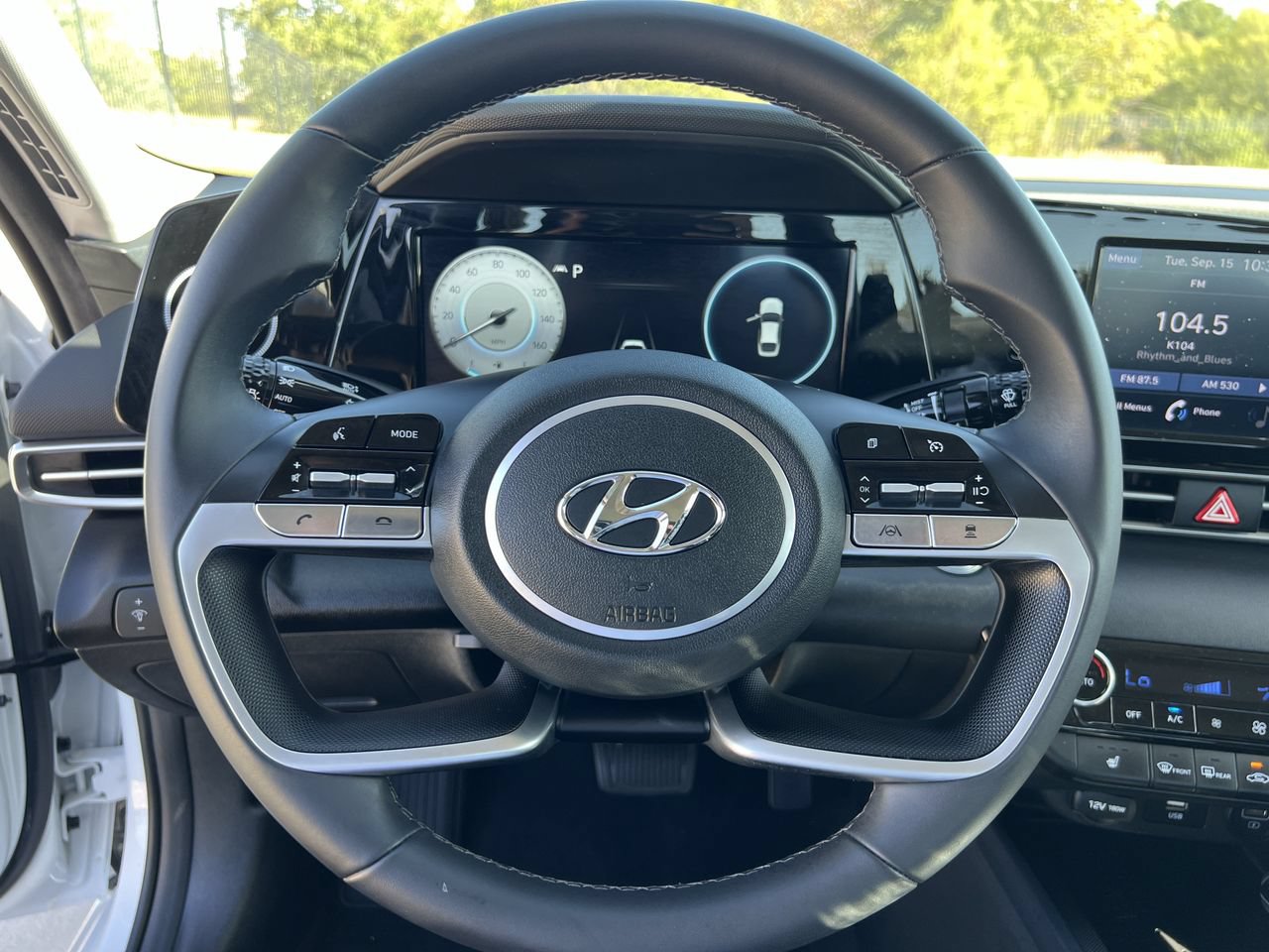 Used 2022 Hyundai Elantra SEL w/ Convenience Package FWD image 10