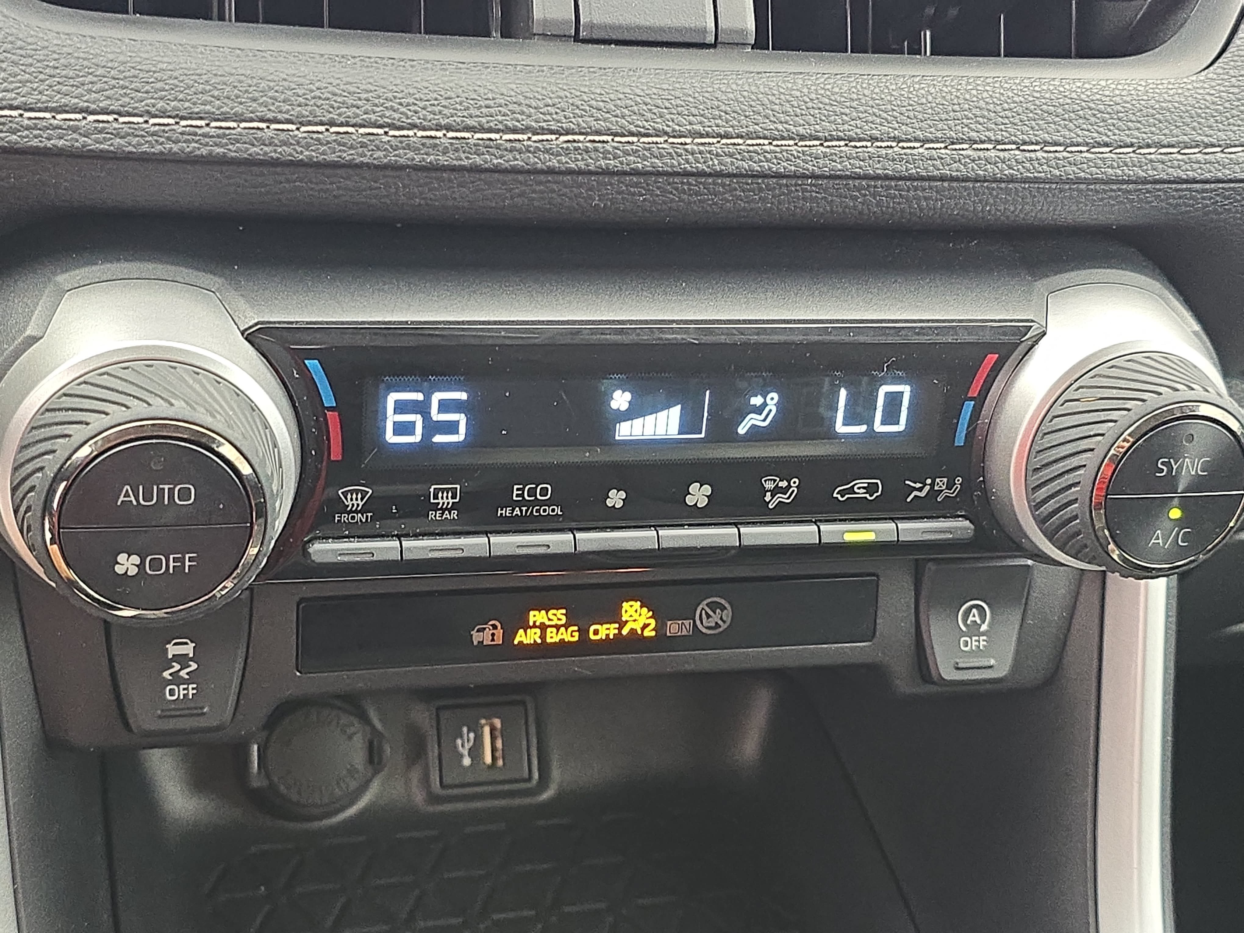 Used 2025 Toyota RAV4 XLE FWD image 22