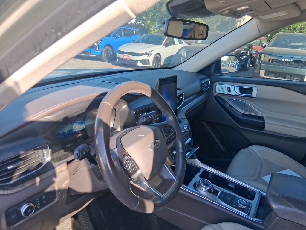Used 2020 Ford Explorer Platinum w/ Premium Technology Package AWD/4WD image 11