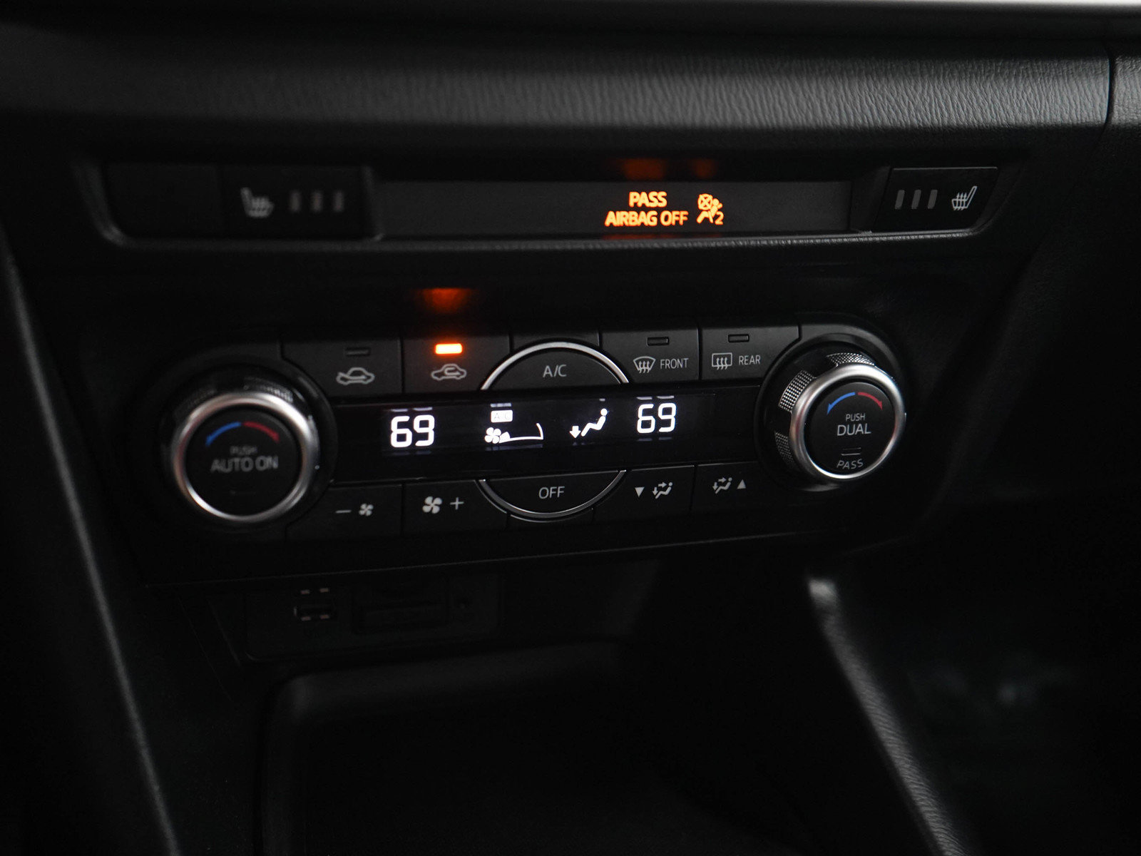 Used 2017 MAZDA MAZDA3 Touring FWD image 21