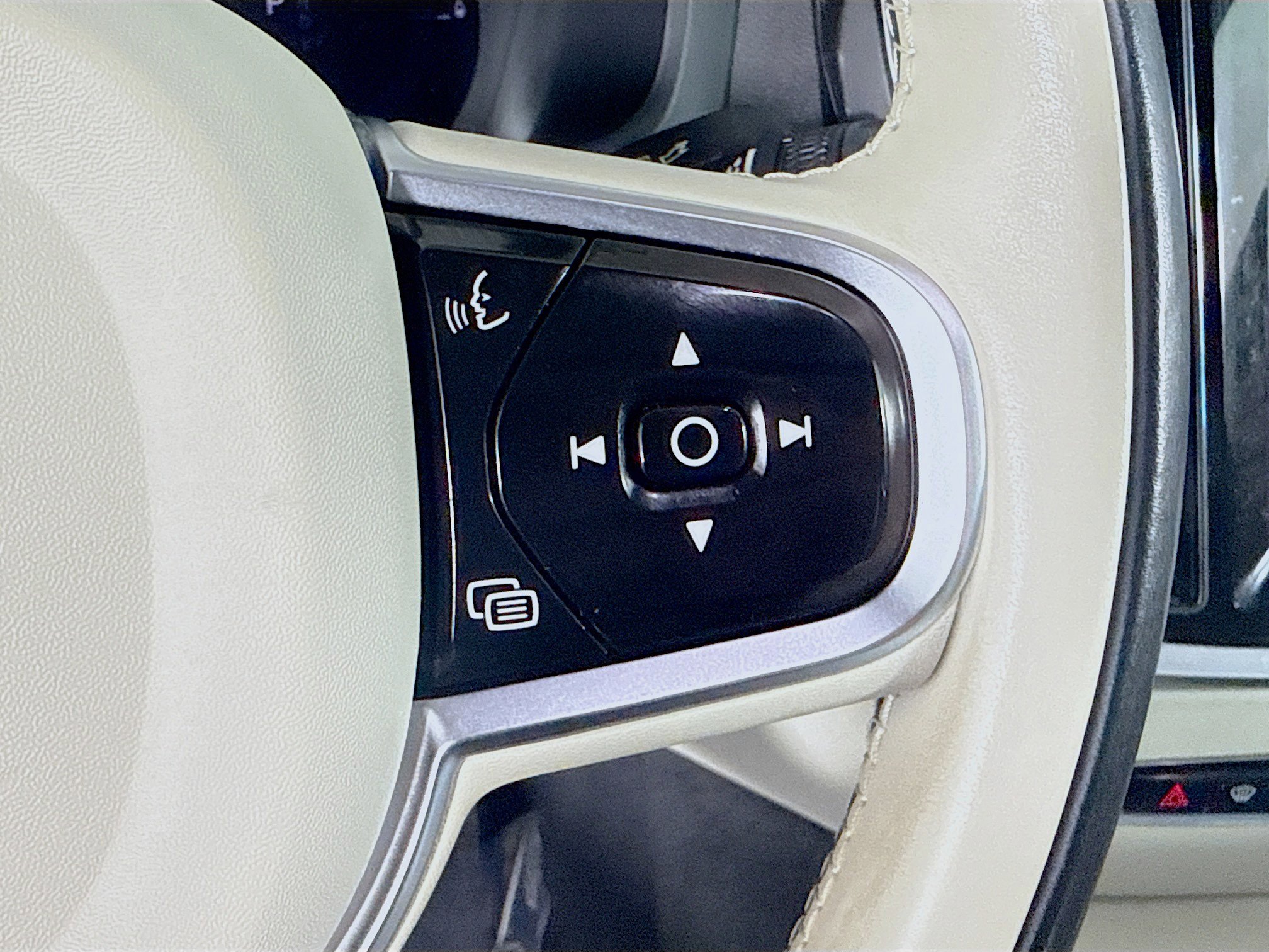 Used 2023 Volvo S60 T8 Plus image 15